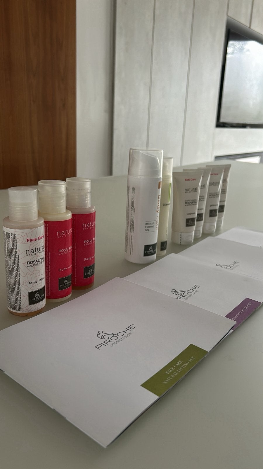 PIROCHE cosmétique, Bijoux, Sacs & Beauté, Beauté | Soins du corps, Enlèvement ou Envoi, Comme neuf