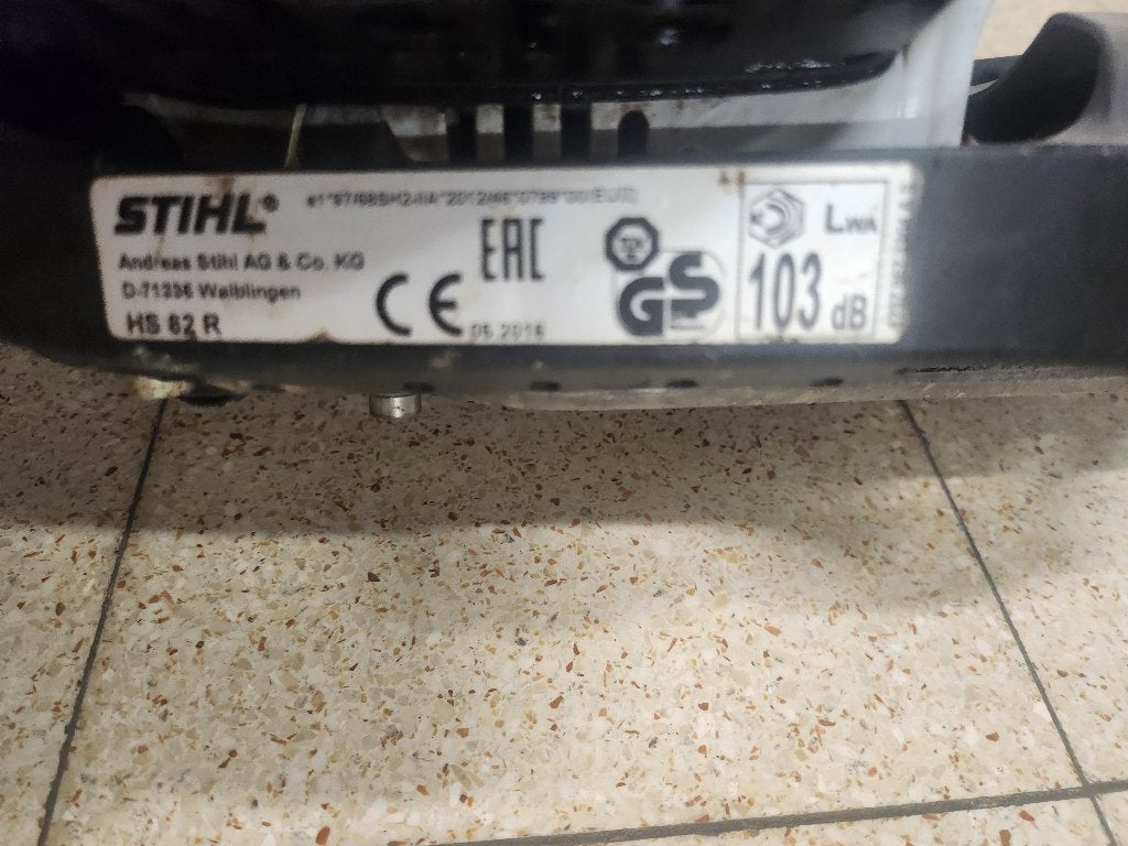 Taille-haie Stihl HS82R, Enlèvement, Utilisé