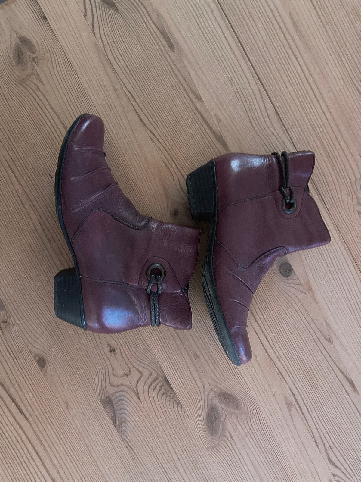 donkerrode enkellaarsjes Remonte 38, Kleding | Dames, Lage of Enkellaarzen, Remonte, Ophalen of Verzenden, Zo goed als nieuw