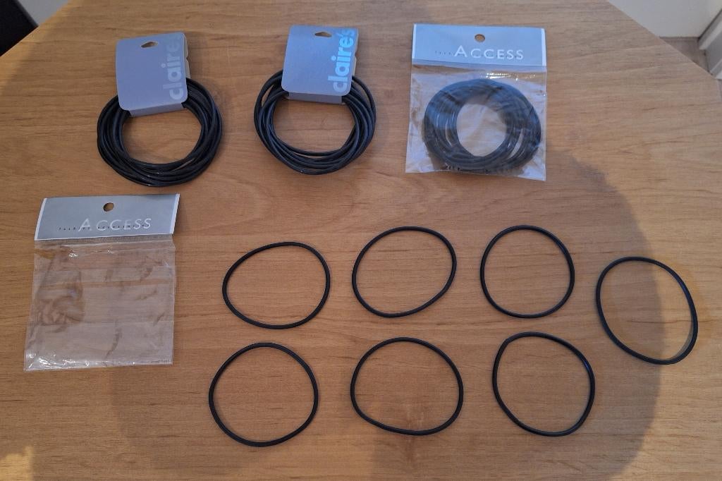 Set van 35 zwarte jelly bracelets, NIEUW, Enlèvement ou Envoi, Neuf, Noir, Synthétique ou Plastique