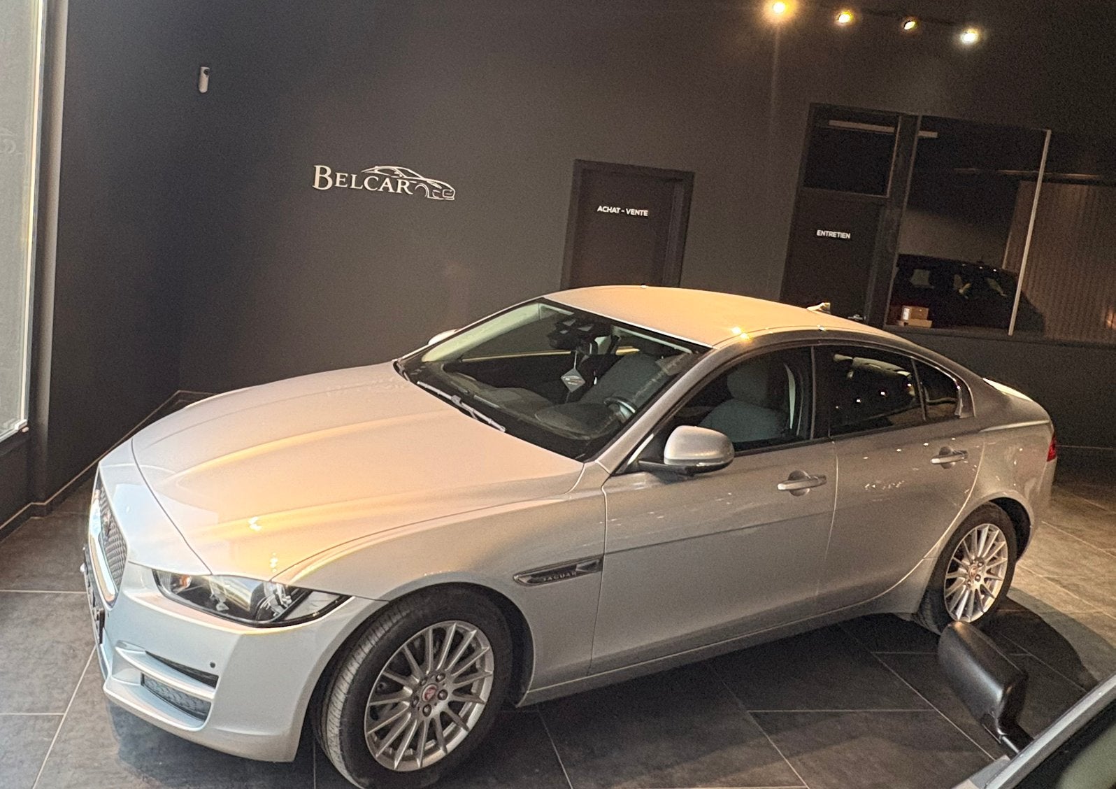 Jaguar XE performance 2.0d euro 6 gps radar 2cles, Autos, Jaguar, Entreprise, XE, ABS, Régulateur de distance, Airbags, Air conditionné