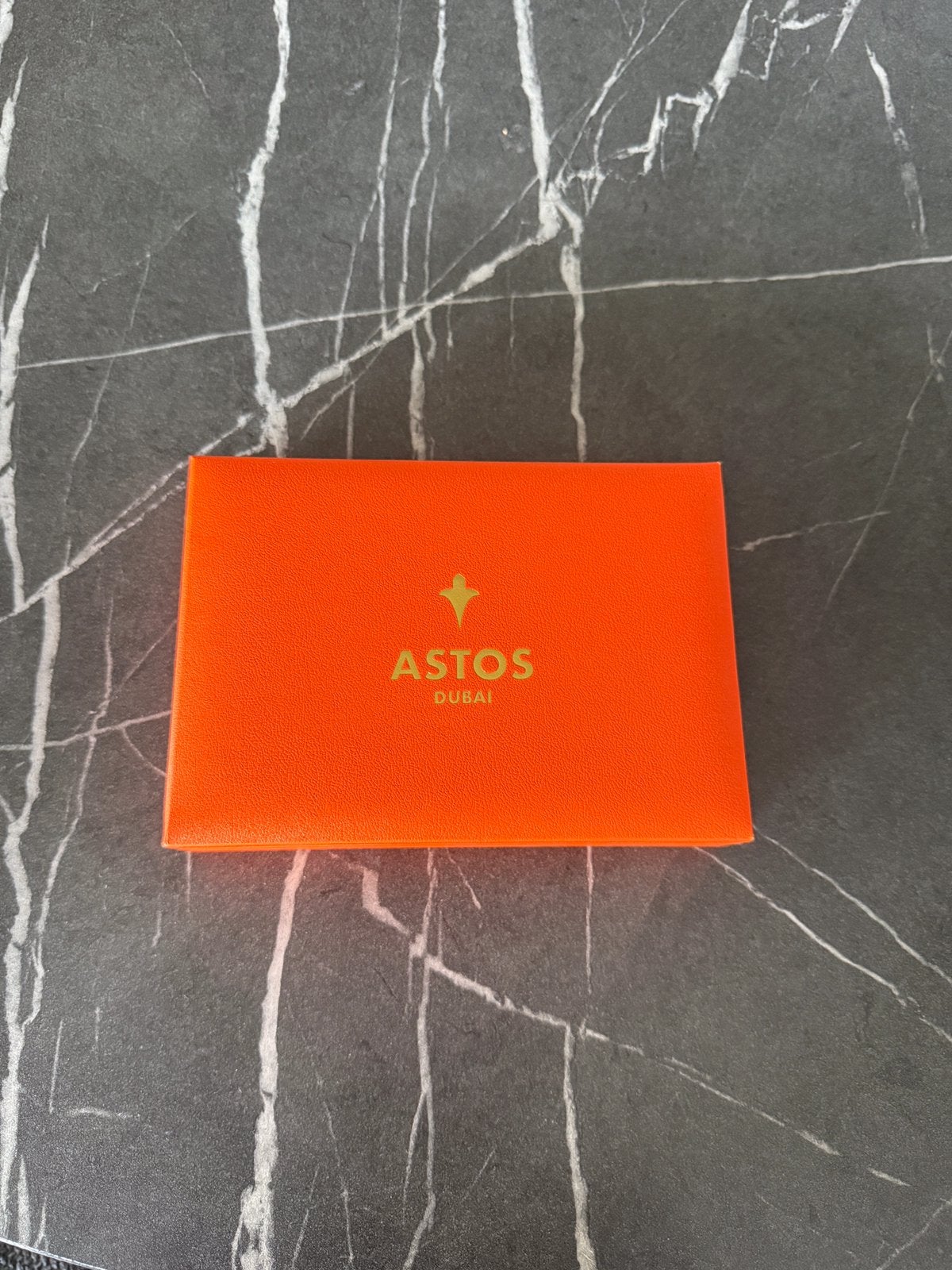 Boîte à montres de luxe ASTOS DUBAI, Bijoux, Sacs & Beauté, Colliers, Enlèvement ou Envoi, Orange
