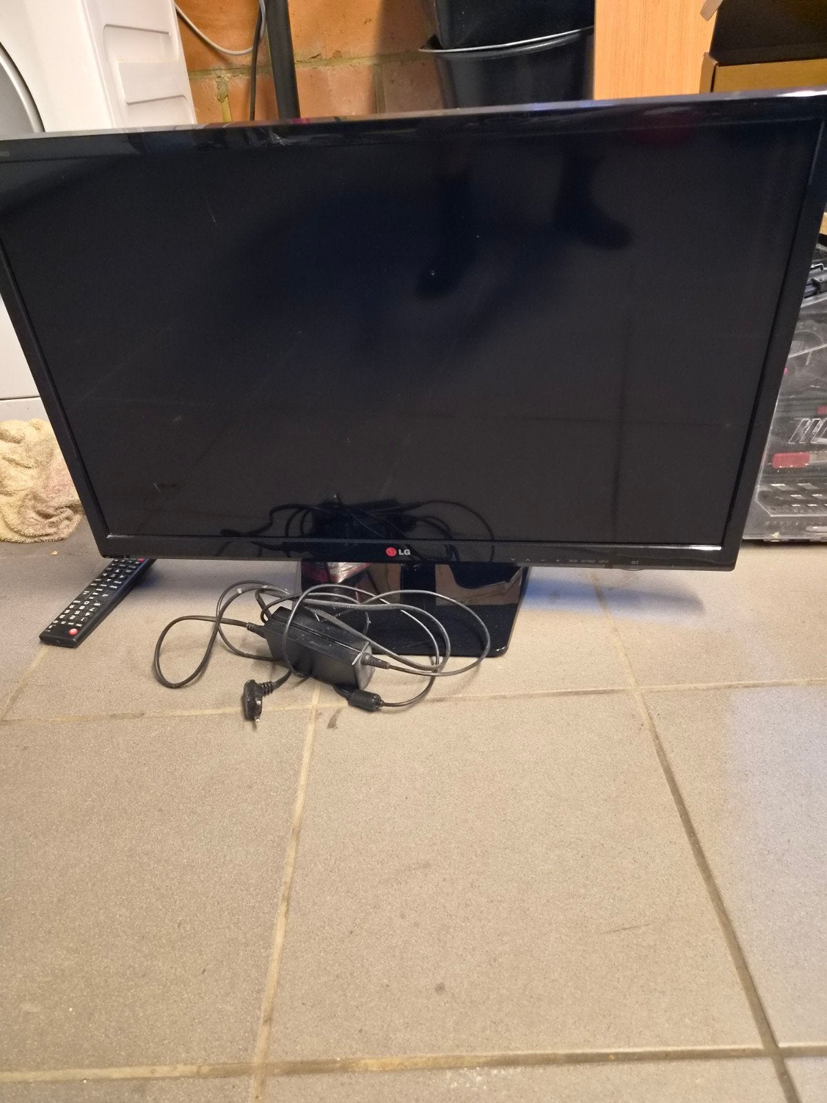 television LG - écran diagonal 70 cm - H 40cm, Enlèvement, LG