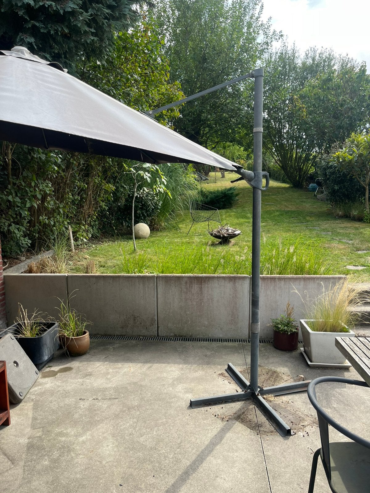 Parasol 3m. Zwart, maar wat verkleurd., Tuin en Terras, Ophalen, Gebruikt, 2 tot 3 meter, Kantelbaar