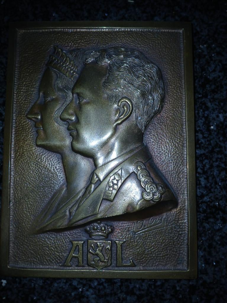 Bronzen koningspaar plaat, Antiek en Kunst, Ophalen, Brons