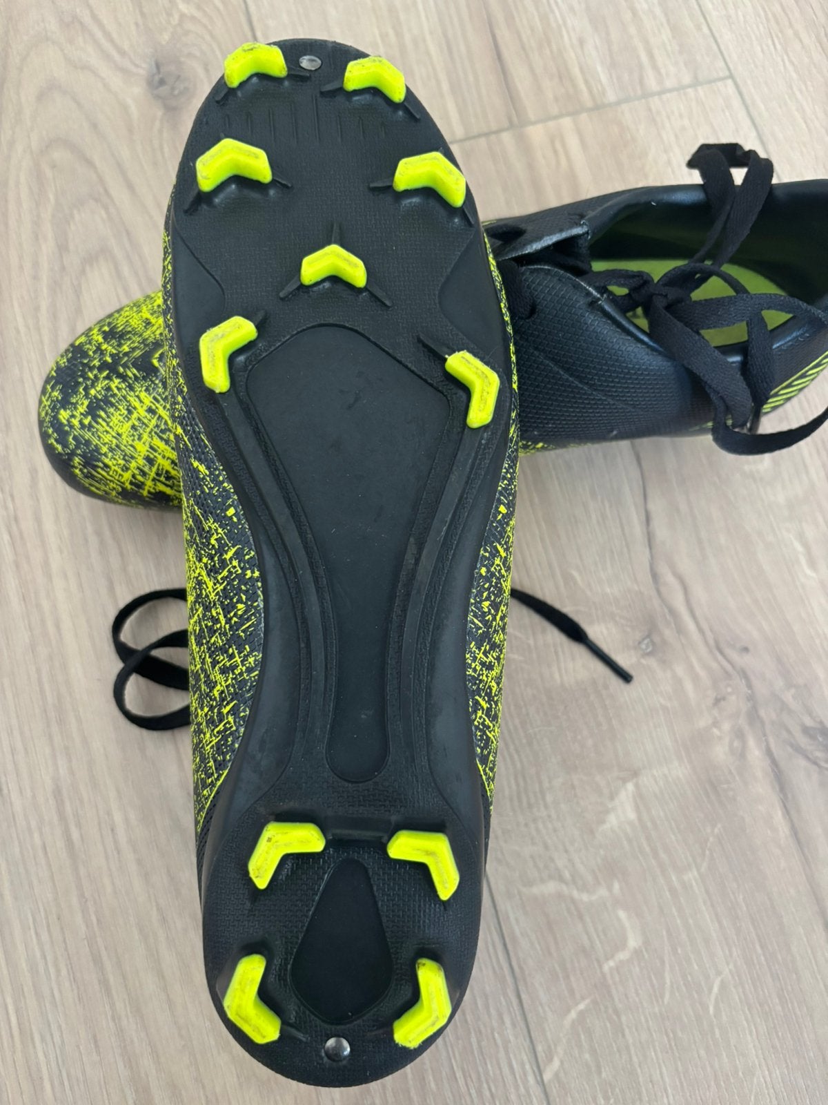 Chaussures de foot, Sports & Fitness, Enlèvement ou Envoi, Comme neuf, Chaussures