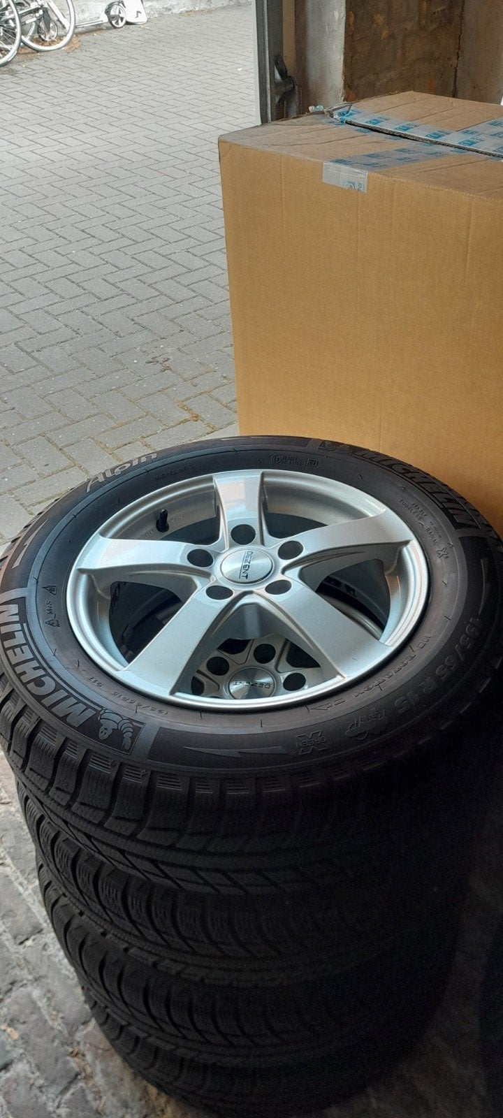 Velgen Dezent 15 inch mer Michelin alpin, Autos : Pièces & Accessoires, Pneus & Jantes, Enlèvement, 15 pouces, Jante(s)