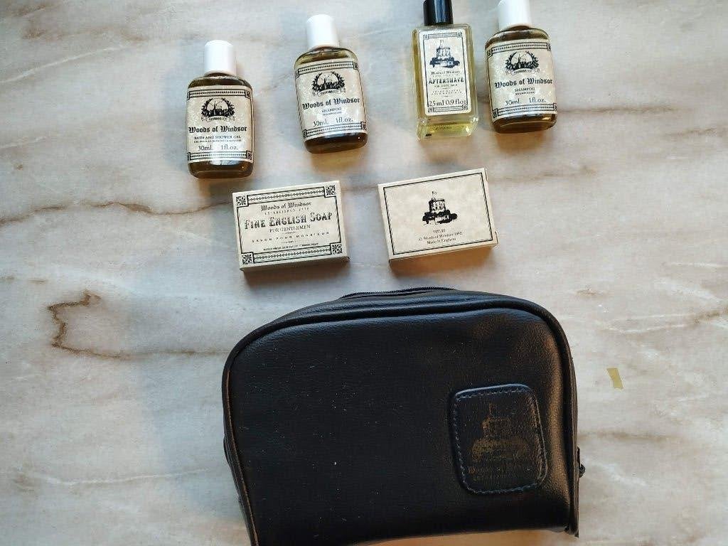 heren reis toilet tasje nieuw met 6 stks Woods of Windsor, Bijoux, Sacs & Beauté, Beauté | Soins du corps, Enlèvement ou Envoi