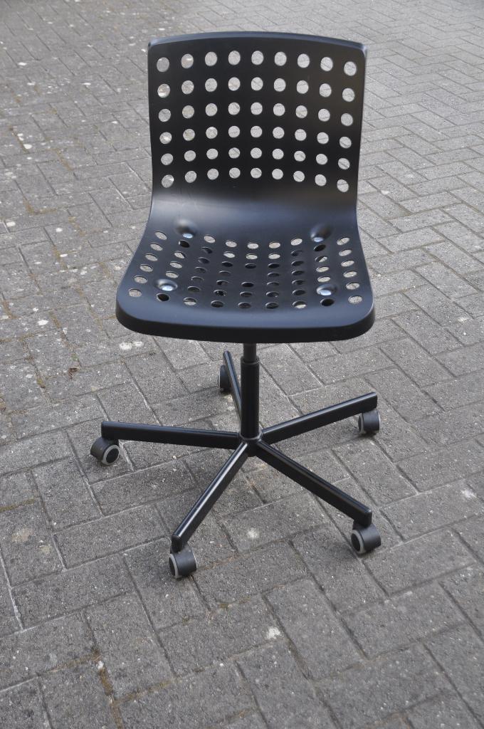 Chaise ikéa avec piston pour régler la hauteur, Maison & Meubles, Chaises, Enlèvement, Comme neuf, Noir