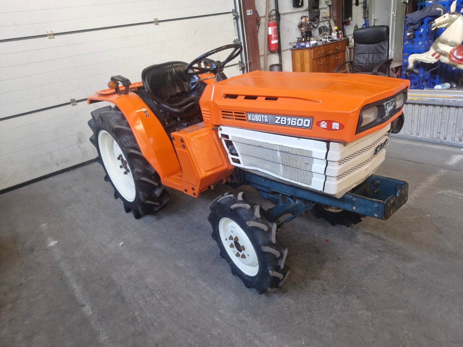 tracteur Kubota 4x4 b1600 etat choorom, Enlèvement ou Envoi