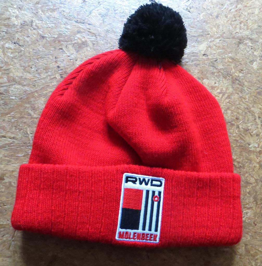BONNET RWDM MOLENBEEK ROUGE/NOIR - NEUF, Neuf, RWDM, Autres tailles, Bonnet