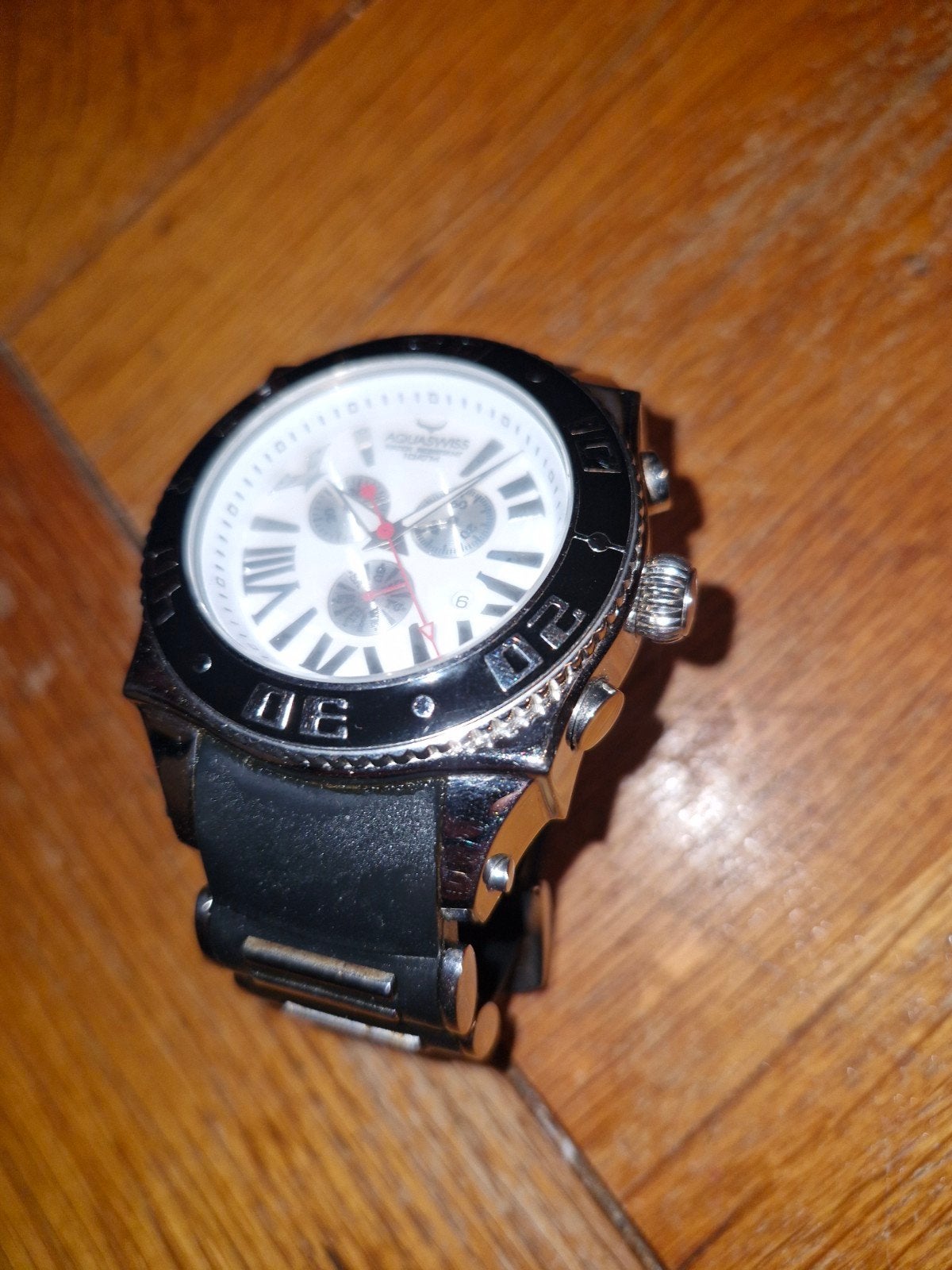 grande montre aquaswiss, Bijoux, Sacs & Beauté, Montres | Hommes, Montre-bracelet, Autres marques, Acier, Enlèvement