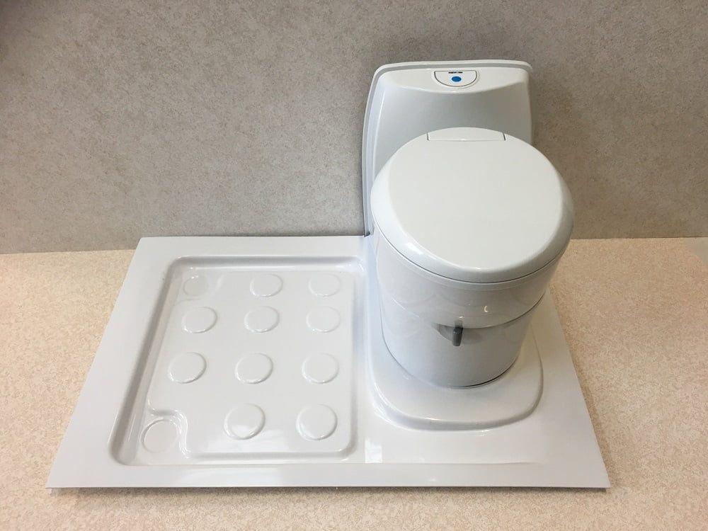 NIEUW: Douchebak 1070 x 700 mm + Thetford C223 CS toilet, Enlèvement, Neuf