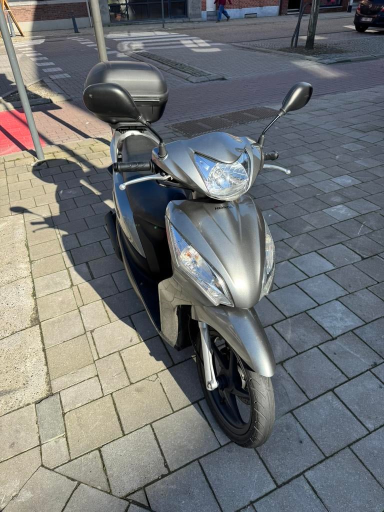 Honda vision, Fietsen en Brommers, Brommers | Honda, Ophalen, 50 cc, Klasse B (45 km/u), Zo goed als nieuw