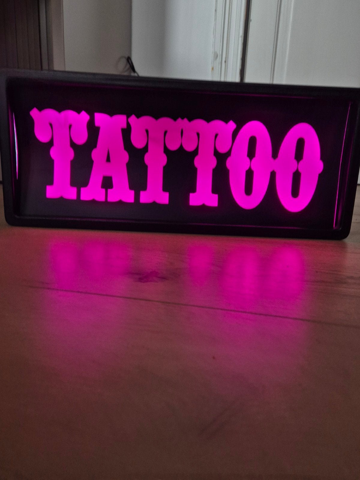 lampe néon tattoo, Enlèvement ou Envoi