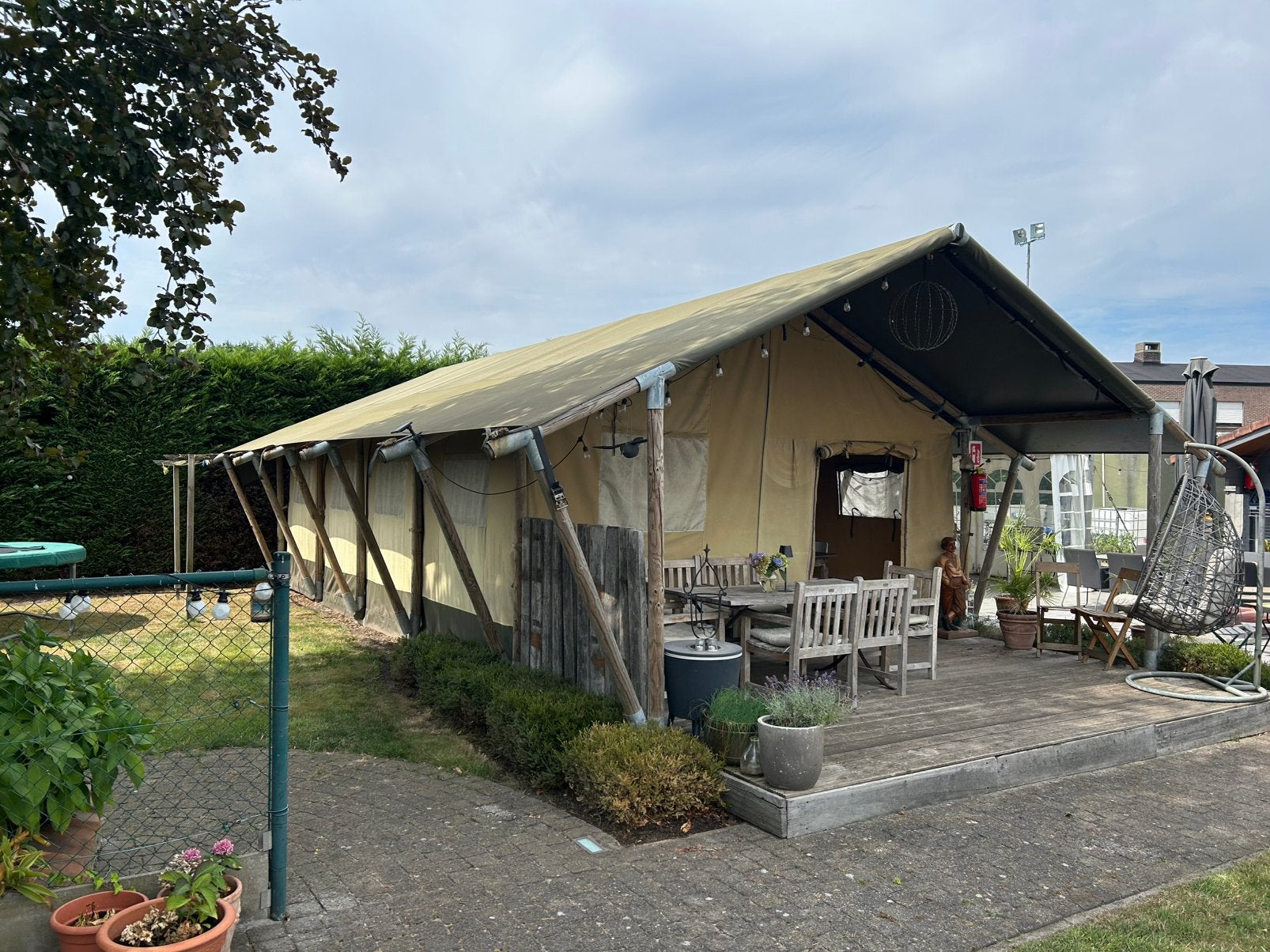 Glampingtent 6 persoons alle inrichting inclusief, Caravans en Kamperen, Tenten, Ophalen, Gebruikt