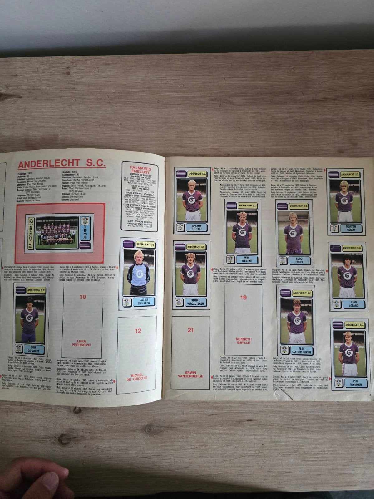 Album Panini Football 83 Belgique 1982-1983 environ 320 imag, Ophalen of Verzenden, Zo goed als nieuw, Meerdere stickers