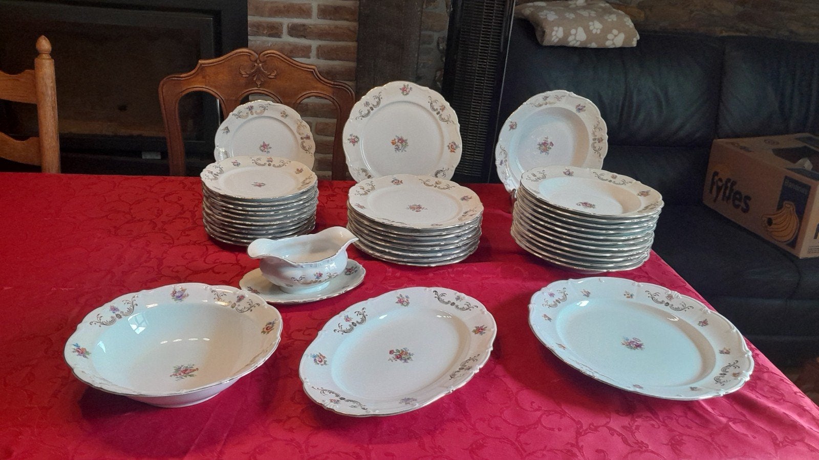 Vaisselle ancienne Aynsley, Enlèvement