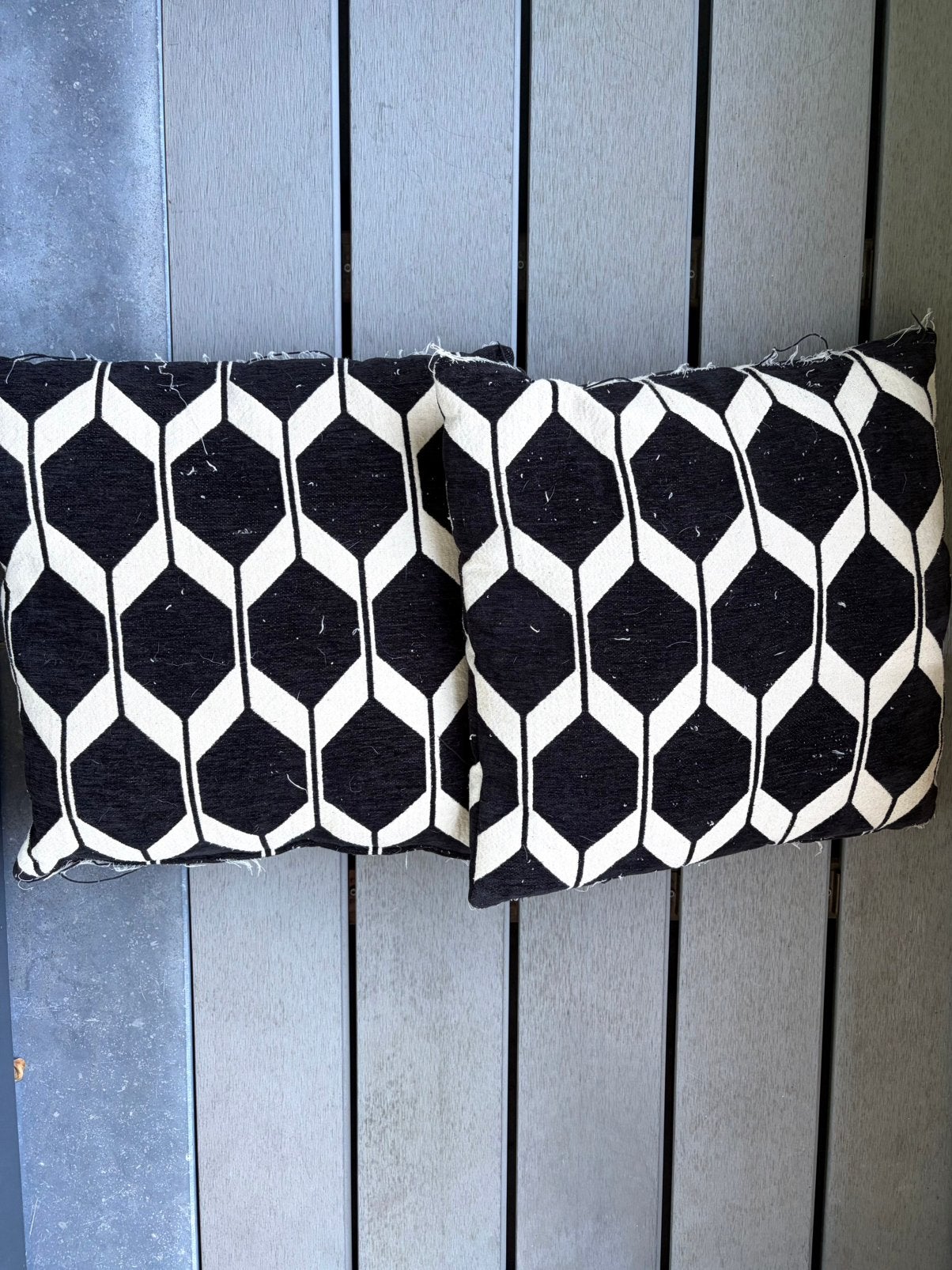 Lot de 2 coussins géométriques maisons du monde, Envoi, Utilisé, Autres marques