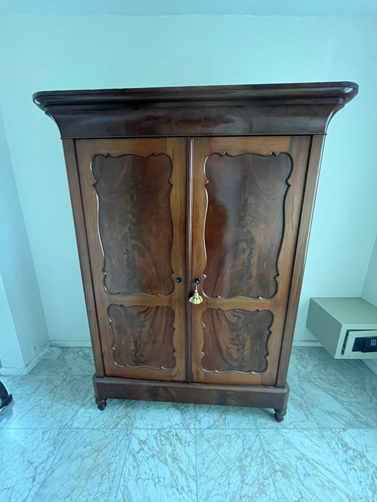 Antieke Biedermeier kast mahoniehout, Ophalen