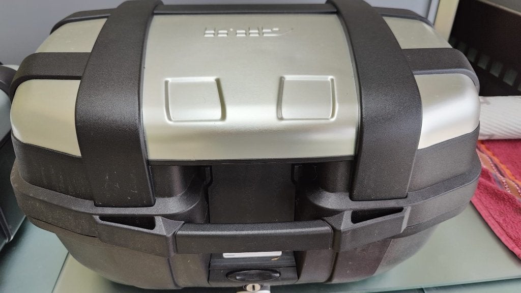 TopocaseGIVITrekker TRK46N en TRK33N Topcases met bodemplaat, Motos, Enlèvement, Utilisé