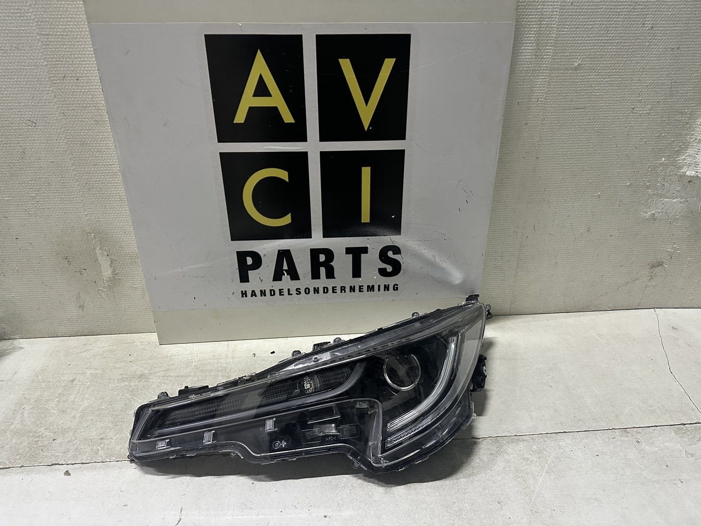 Koplamp Toyota Corolla E21 Vol led Links 81150-02S70, -, Toyota, Utilisé, -