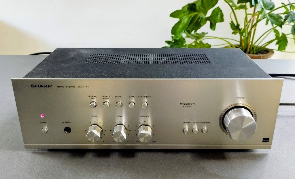 Sharp SM-1144H Stereo versterker, Audio, Tv en Foto, Versterkers en Ontvangers, Zo goed als nieuw, Ophalen, Overige merken, Minder dan 60 watt