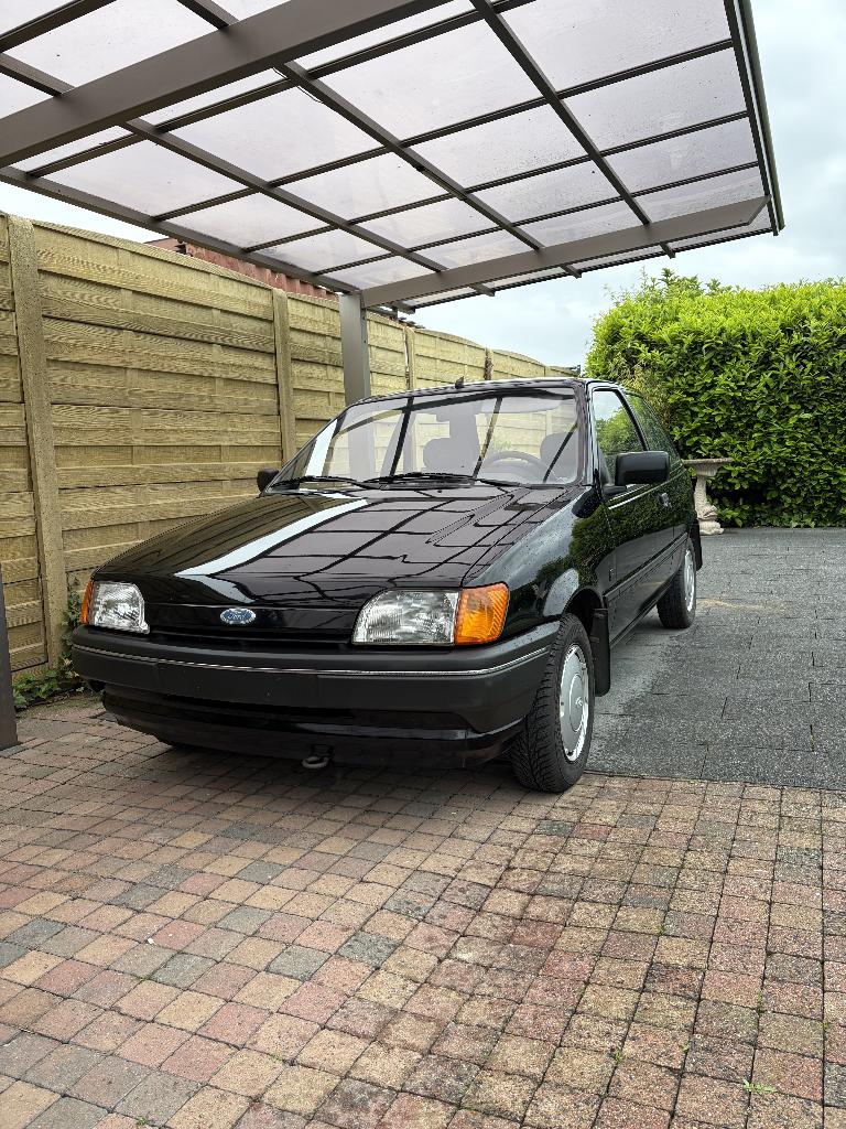 Ford Fiesta 1.1 benzine    Oldtimer Gekeurd voor verkoop, Autos, Ford, Achat, 3 places, Boîte manuelle, Particulier