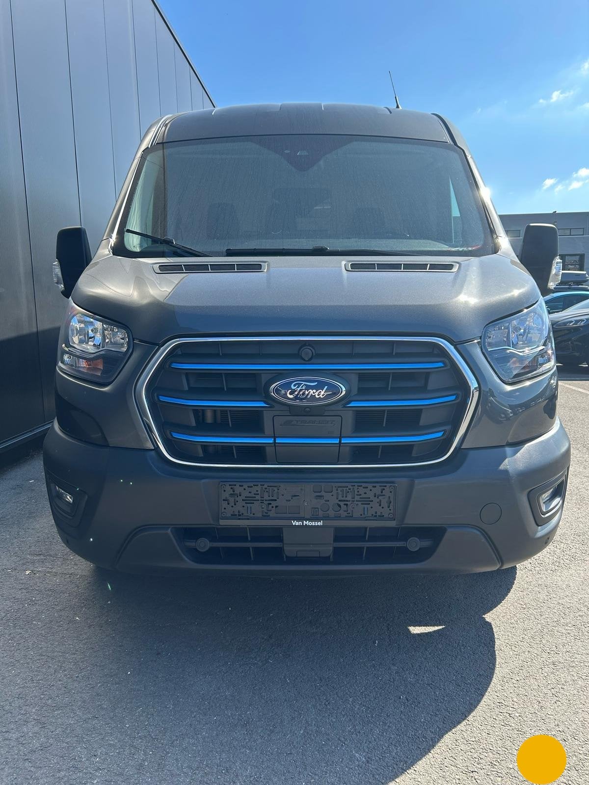 Ford E-Transit 2T 350 L3H2 Trend, Argent ou Gris, Achat, https://public.car-pass.be/vhr/e92090f6-11f2-4cb2-bfb3-ac9689c64a34, 135 kW