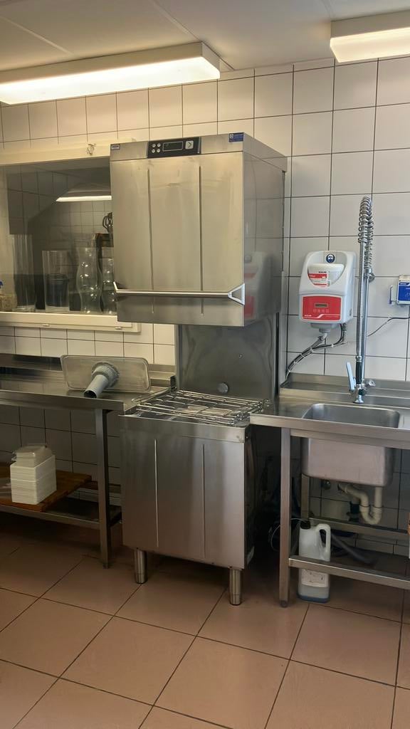 Professionele afwasmachine SMEG, Ophalen