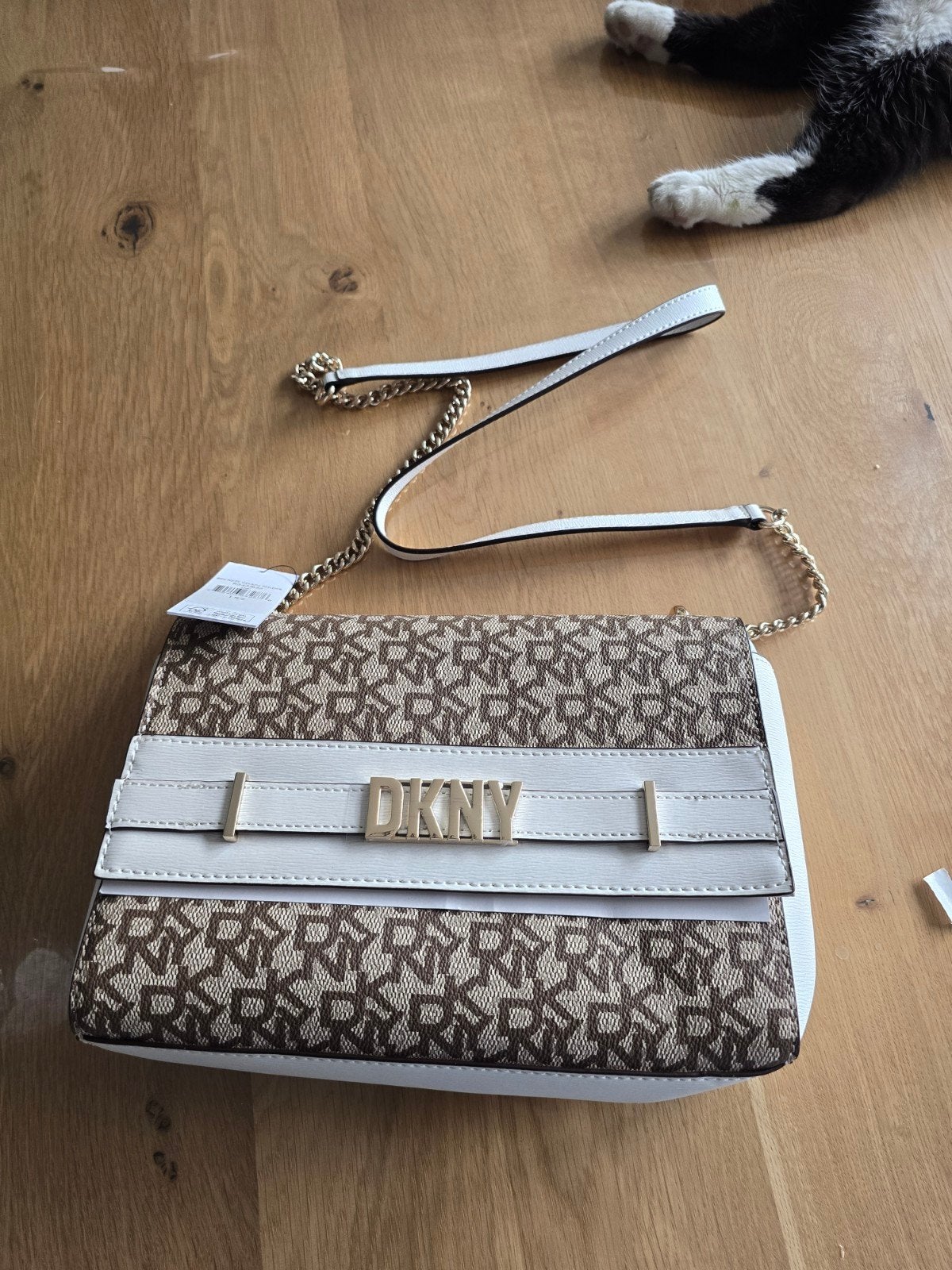 sac dkny, Enlèvement
