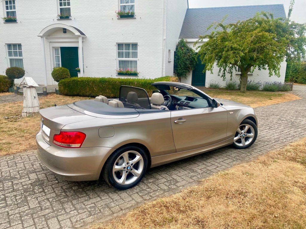 BMW 118iA*Automaat* 2012 * Nieuwe ketting * ✅APK, Auto's, BMW, Automaat, 1995 cc, Beige, 4 cilinders