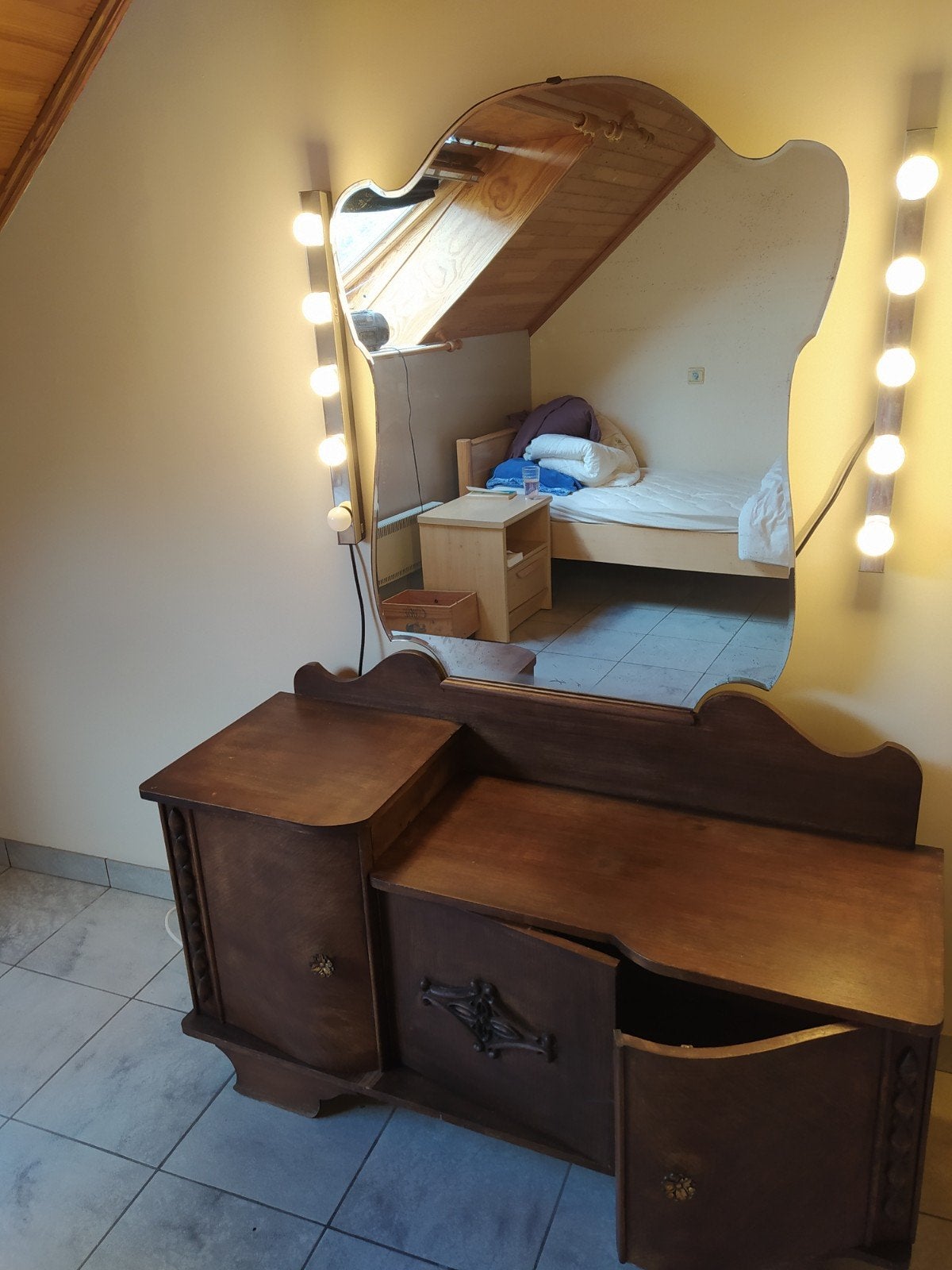 Vintage opmaakkastje met verlichting, Huis en Inrichting, Kasten | Dressoirs, Ophalen