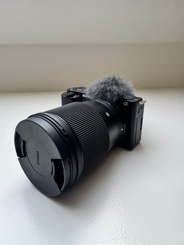 Sony ZV-E10 + Sigma 16mm f/1.4, TV, Hi-fi & Vidéo, Appareils photo numériques, Enlèvement, Comme neuf, Reflex miroir, Sony