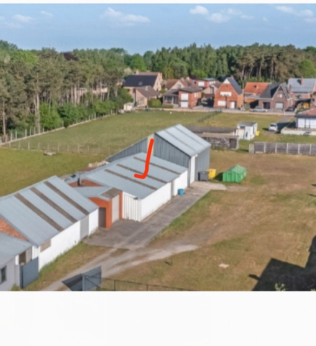 Te huur opslagruimte, loods. 100m2. Te balen
