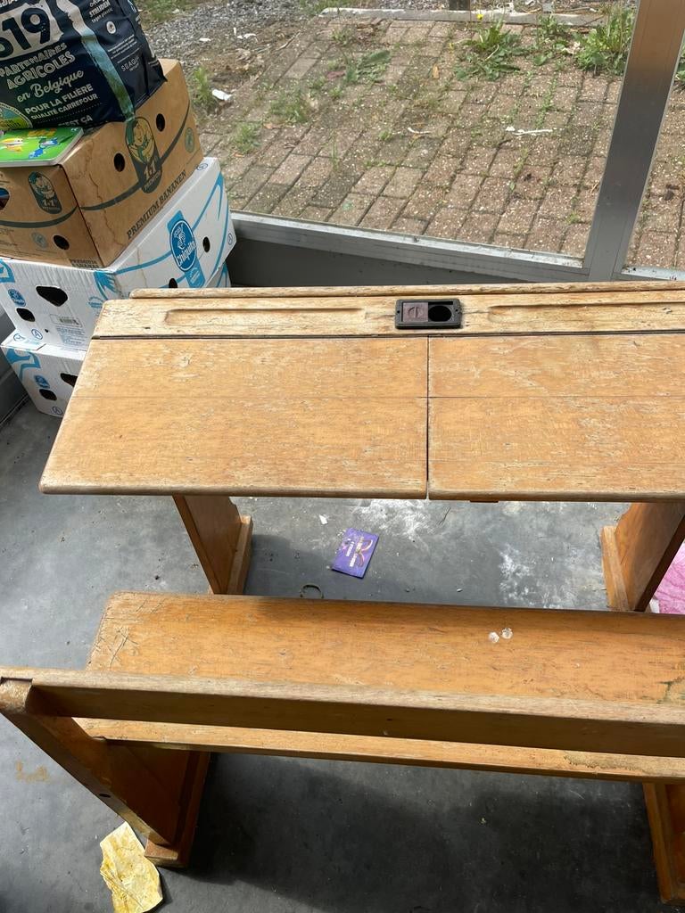 Bureau d'école, Enlèvement