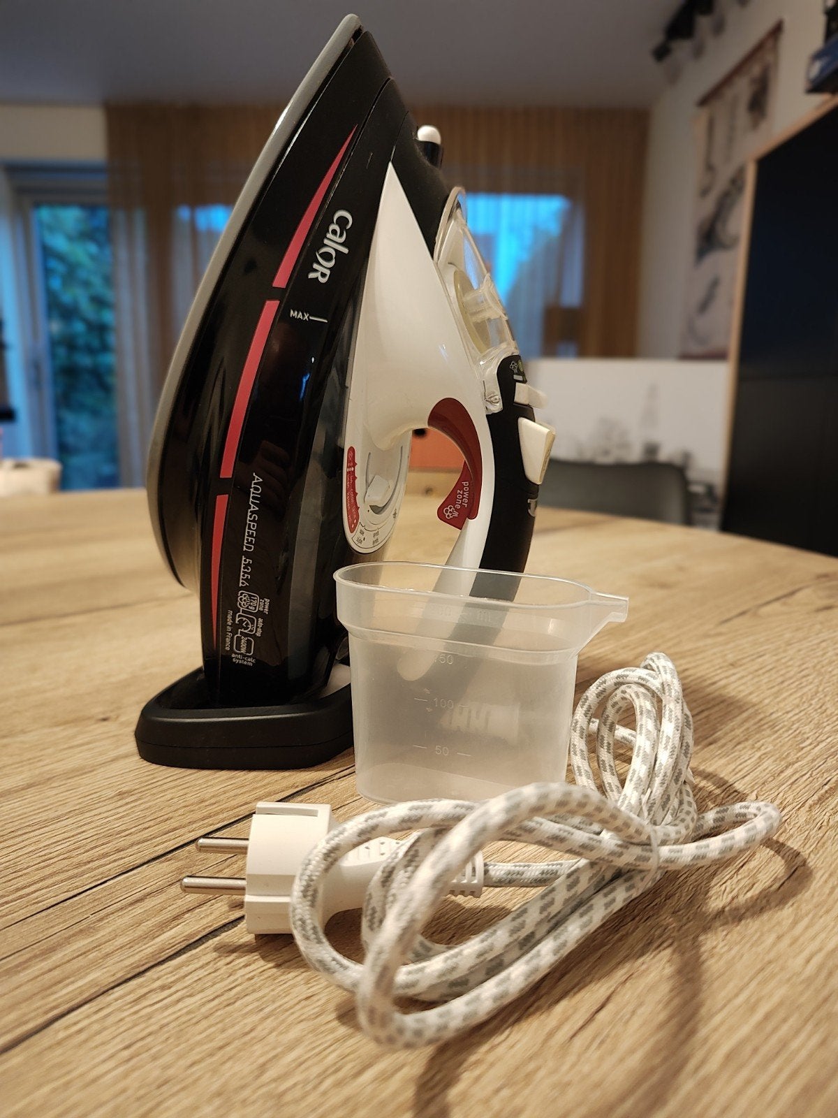 Complete strijkset: Calor Aquaspeed stoomstrijkijzer (2400W), Ophalen, Zo goed als nieuw, Strijkijzer met snoer