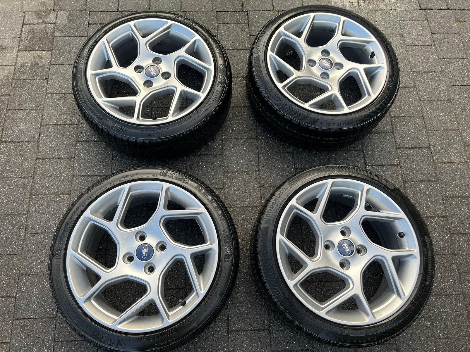 Set Ford Fiesta ST MK8 velgen met banden, Auto-onderdelen, Banden en Velgen, Ophalen, 17 inch, Winterbanden, Banden en Velgen