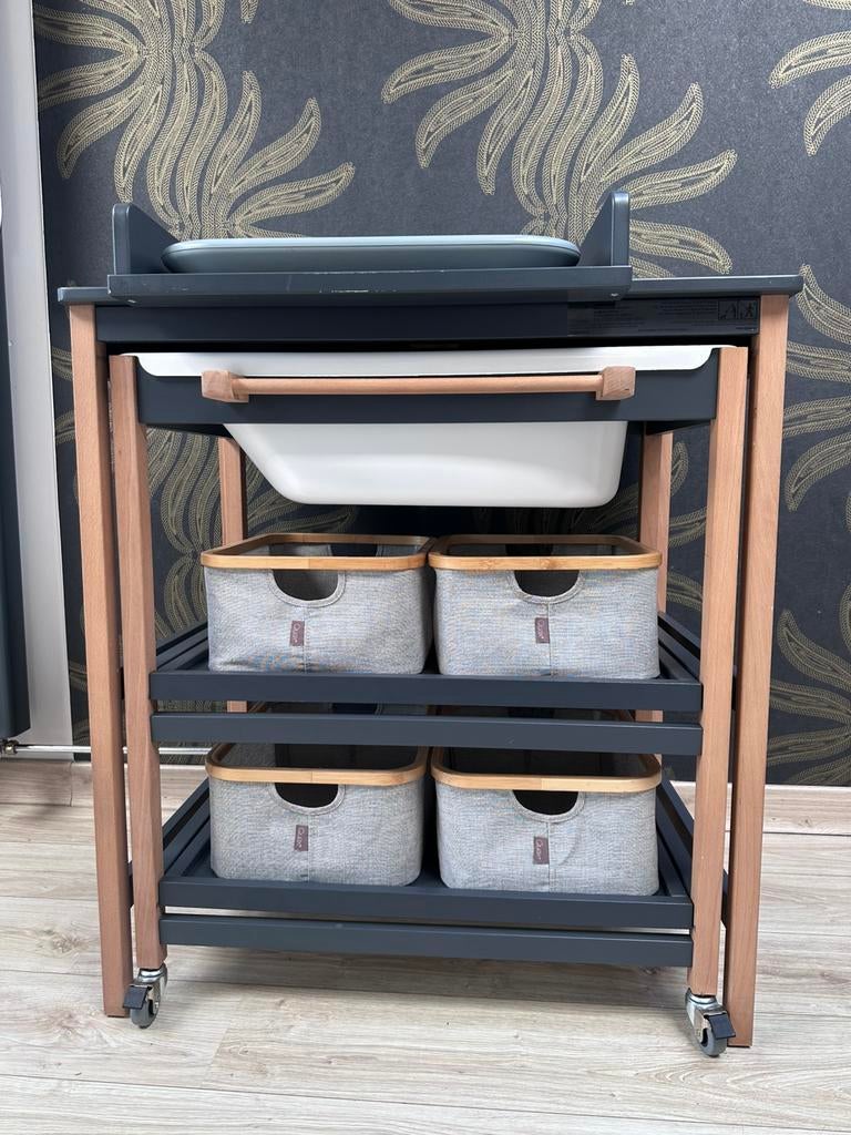 Quax verzorgtafel met bad + toebehoren indien gewenst, Kinderen en Baby's, Ophalen, Gebruikt