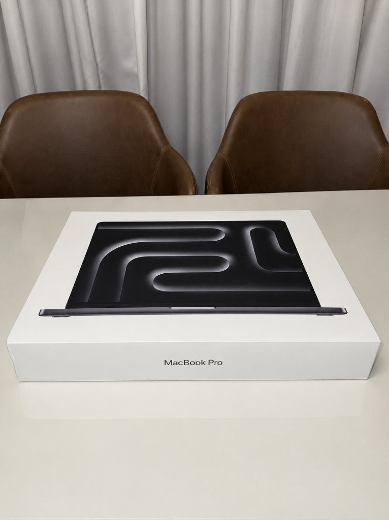 Macbook pro M5 max 64gb ram 16” 2tb 40gp geseald. Henry, Ophalen, MacBook