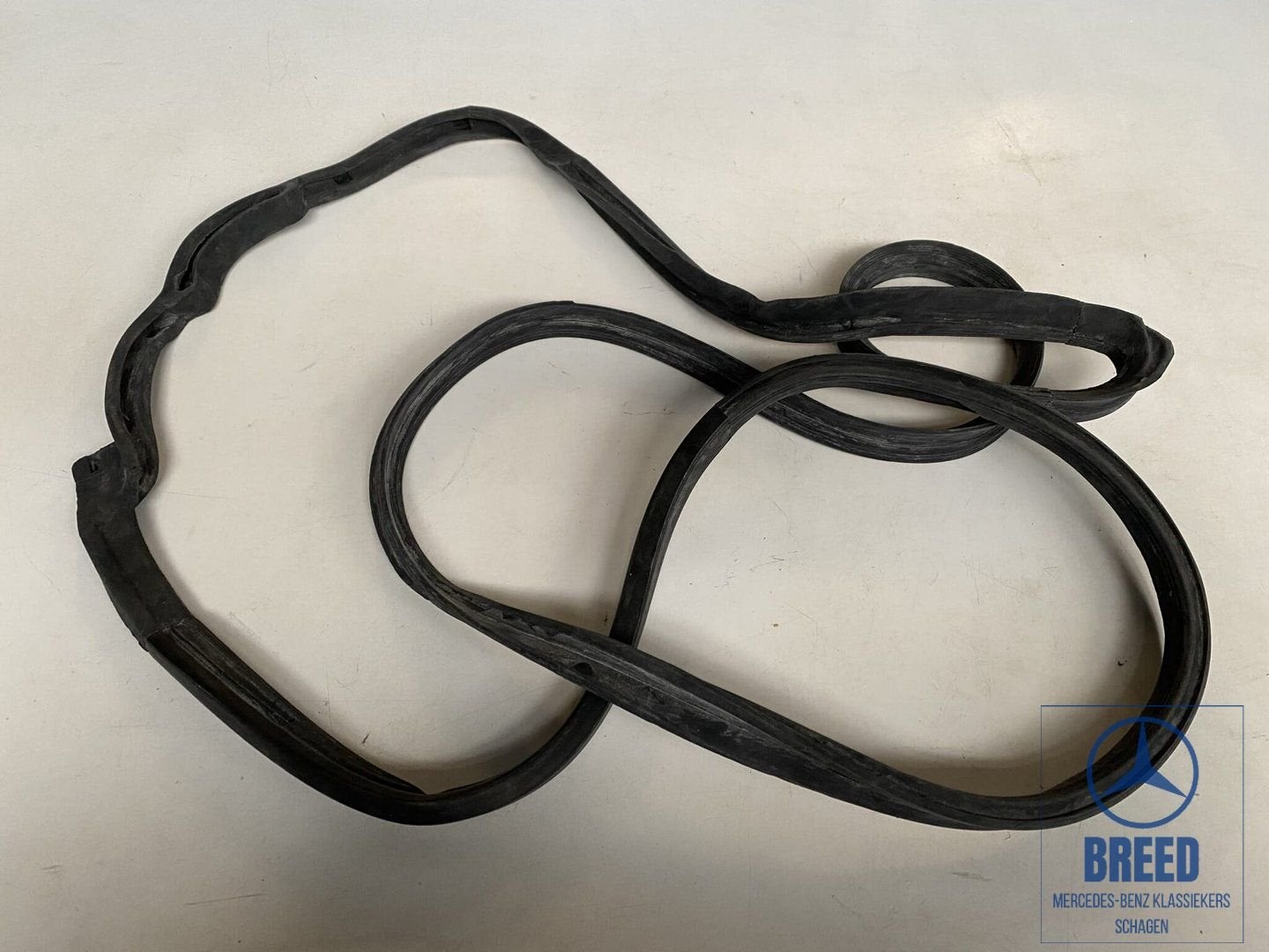 NOS deurrubber rechtsachter voor Mercedes-Benz W123, Neuf, -, -, Enlèvement ou Envoi