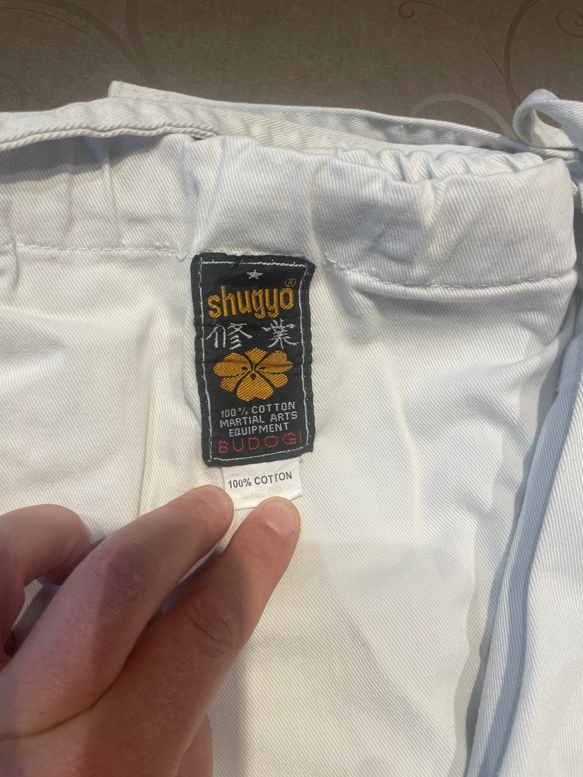 SHUGYO BUDO GI Keiko Gi + pantalon + ceinture (lot de 2), Sports & Fitness, Enlèvement ou Envoi, Costume d'arts martiaux, Utilisé