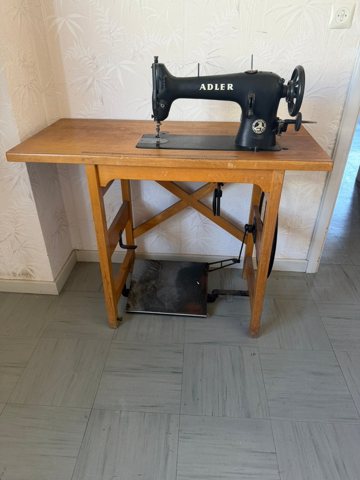Originele ADLER naaimachien, Antiek en Kunst, Ophalen