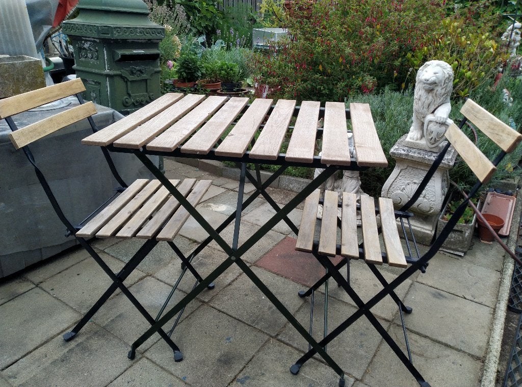 Bistro set tafel en 2 klapstoelen hout/metaal, Tuin en Terras, Ophalen, Zo goed als nieuw, Hout, Inklapbaar