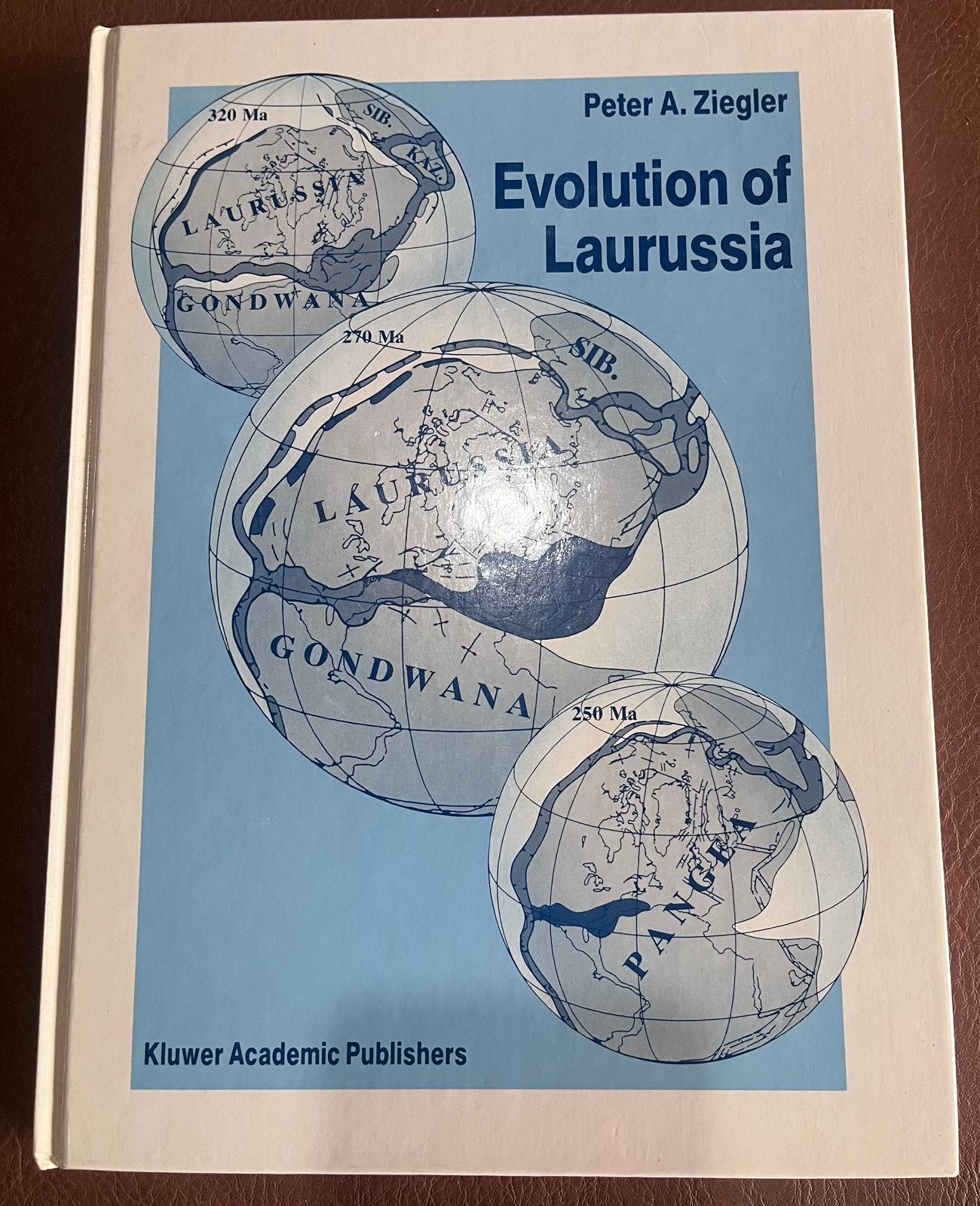 Boek - Evolution of Laurussia - studie over tectonische plat, Ophalen of Verzenden, Gelezen