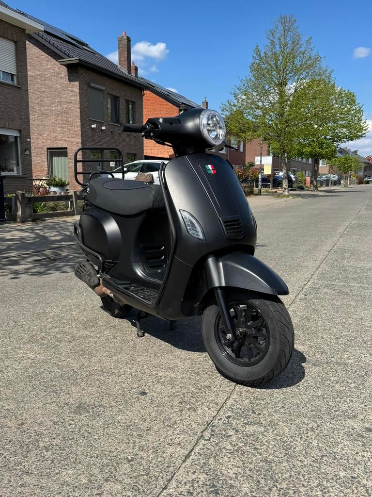 GTS Toscana Dynamic Scooter 2025 – 6xxxKM –A&B– Goede staat, Ophalen, Klasse A (25 km/u), Zo goed als nieuw, Benzine