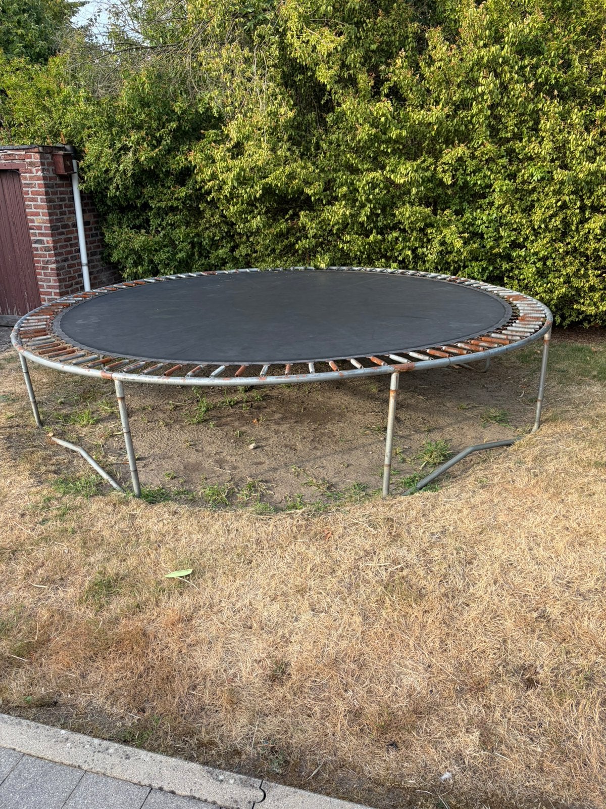 Trampoline  4 meter doorsnede, Enfants & Bébés, Jouets | Extérieur | Trampolines, Enlèvement, Utilisé