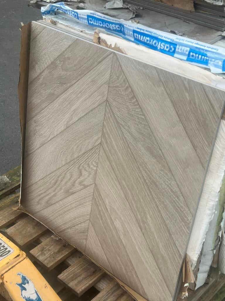 60x60 chevron tegels met houteffect - 37 m² beschikbaar, Ophalen, Nieuw