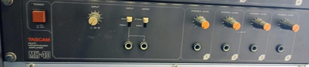 Tascam MH40 amplificateur