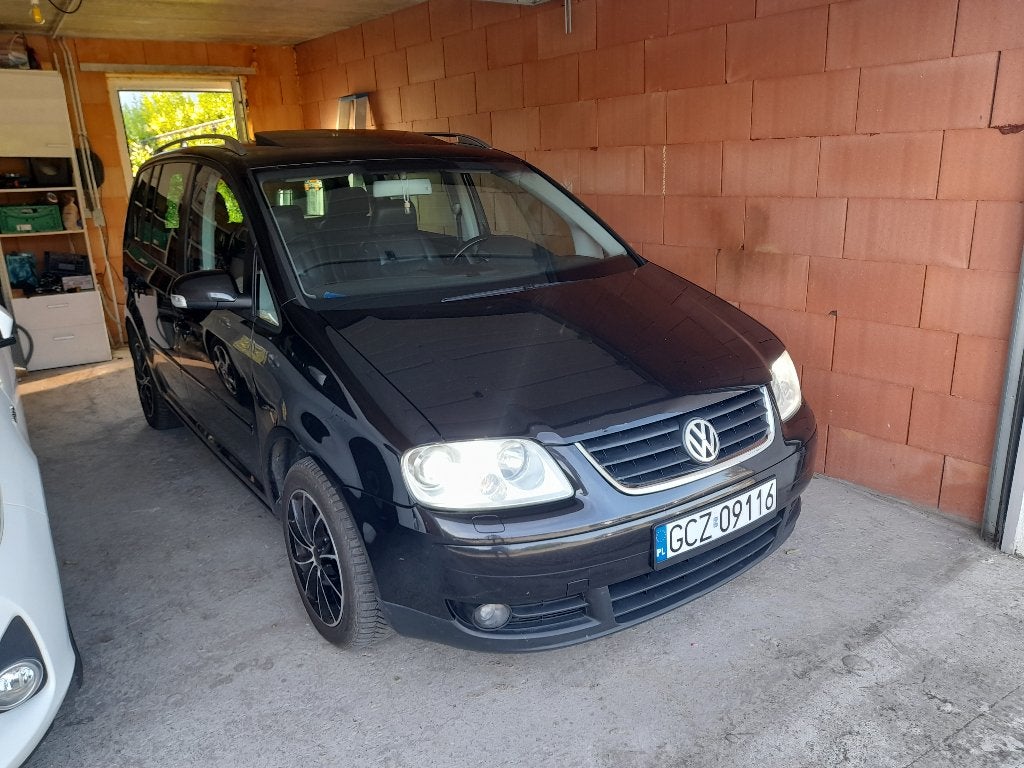 Vw Touran 1.9 TDI DSG6, Auto's, Zwart, 4 cilinders, Overige bekleding, Zwart